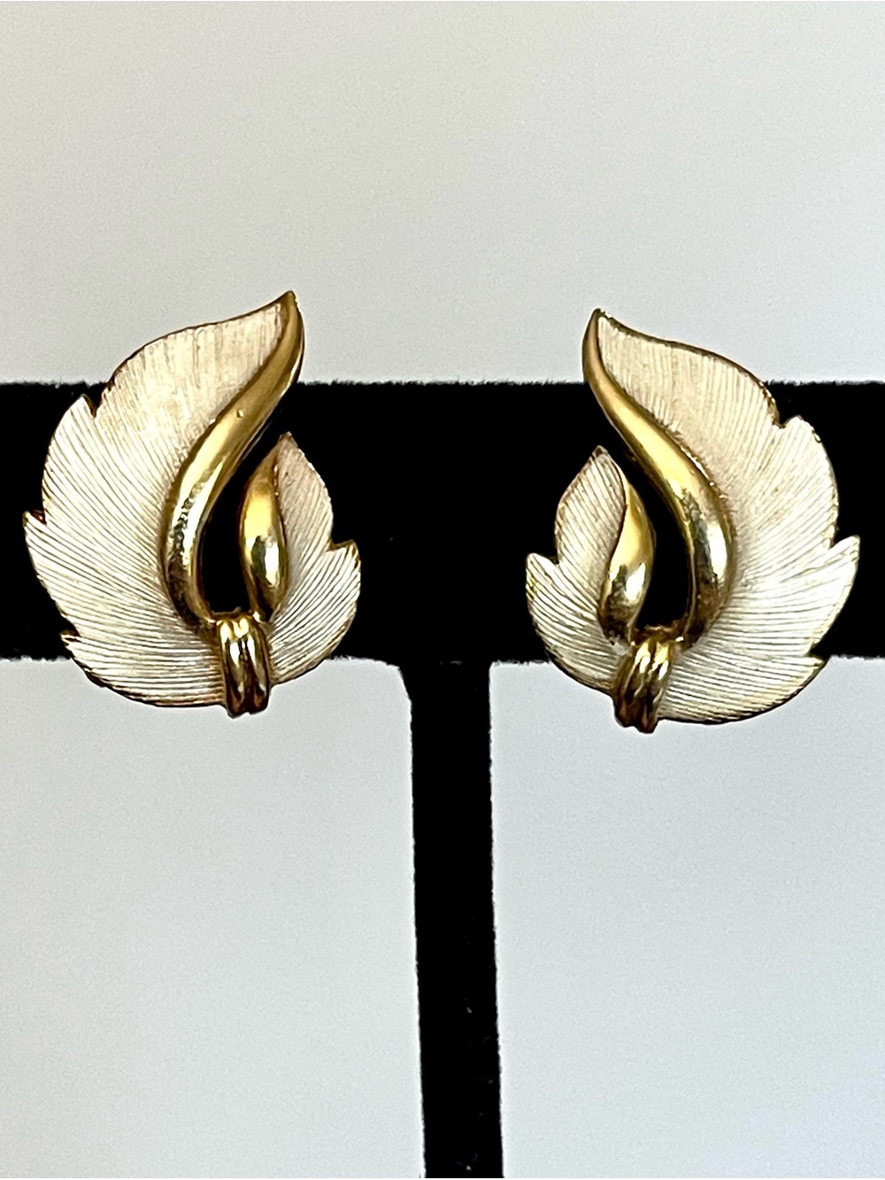 Vintage White Enamel Leaf Gold Tone Clip On Earrings Textured Retro Shabby Chic